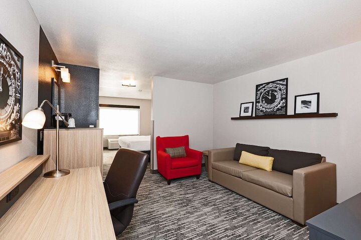 Country Inn & Suites by Radisson Bloomington-Normal Airport, IL