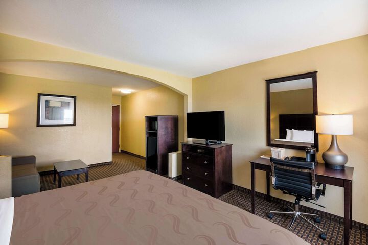 Room 33 of 40
