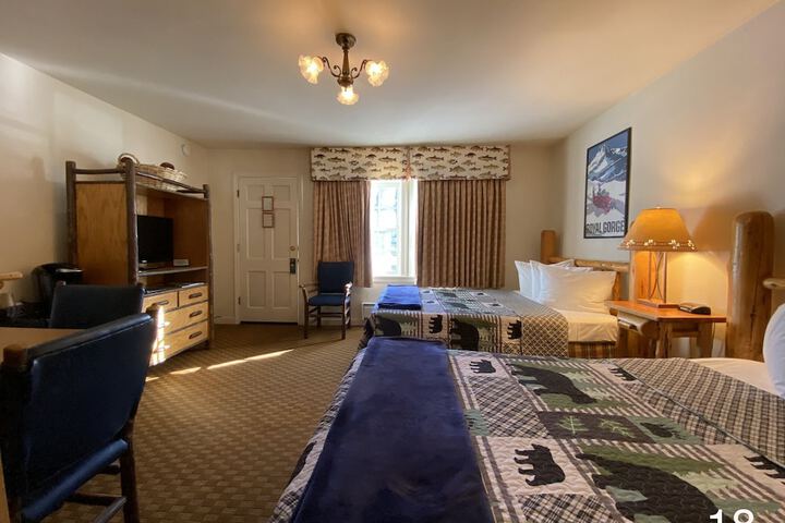 Room 33 of 77