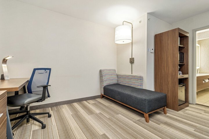Room 74 of 348