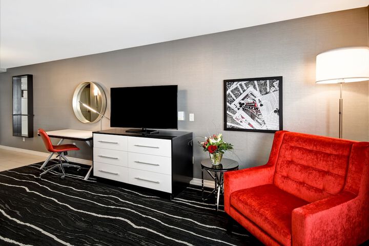 Room 28 of 102