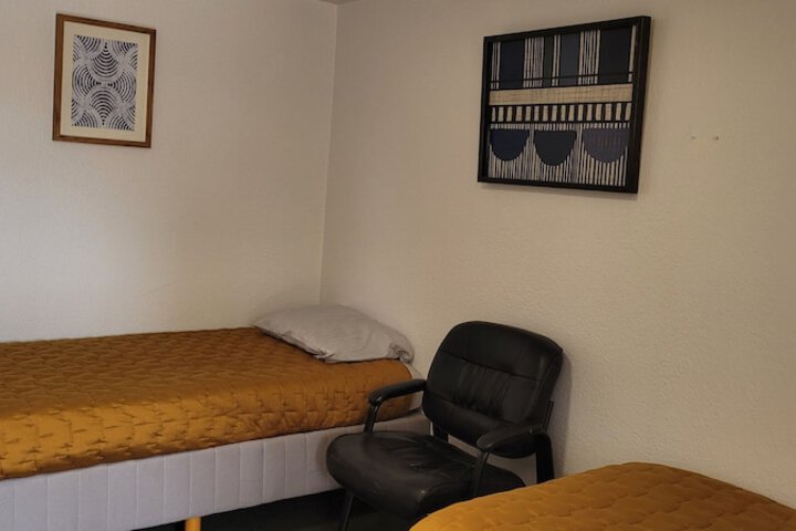 Room 8 of 19