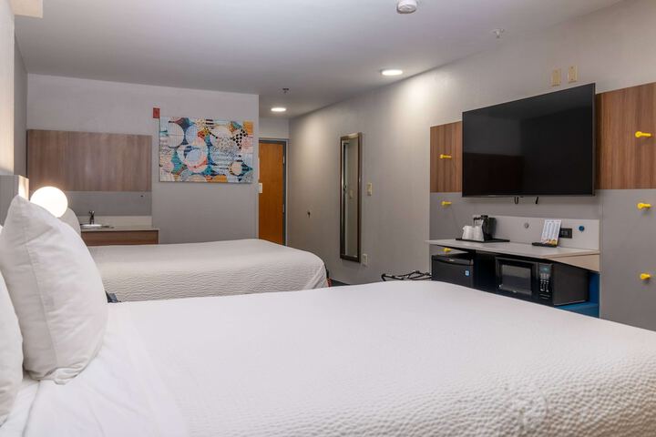 Room 27 of 39