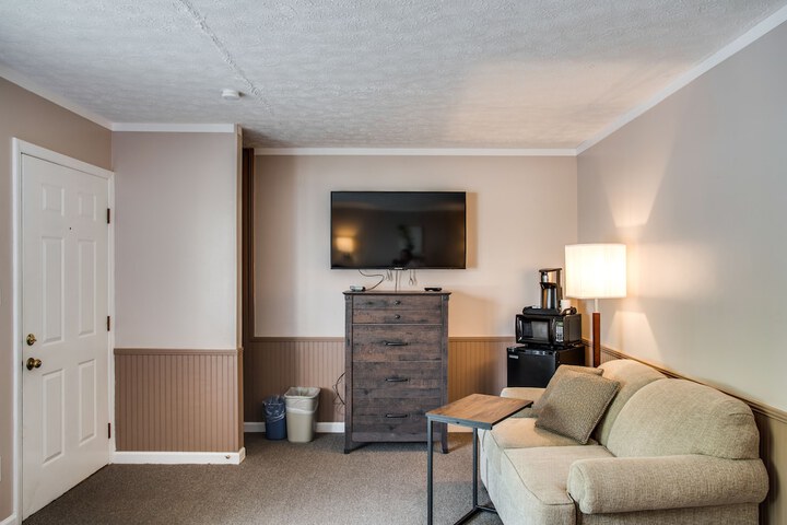 Room 47 of 102
