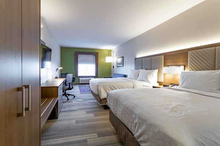 Room 13 of 35