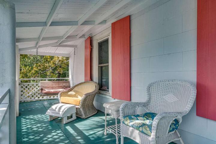 Old Carrabelle Hotel Flamingo Suite