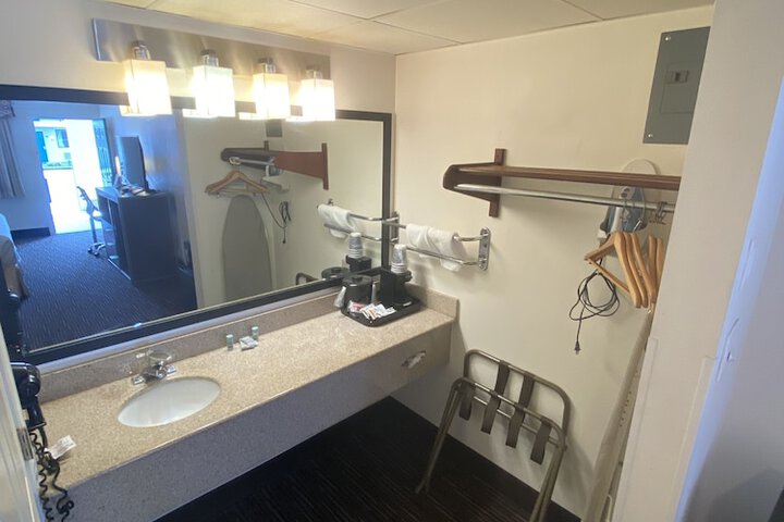 Room 10 of 26