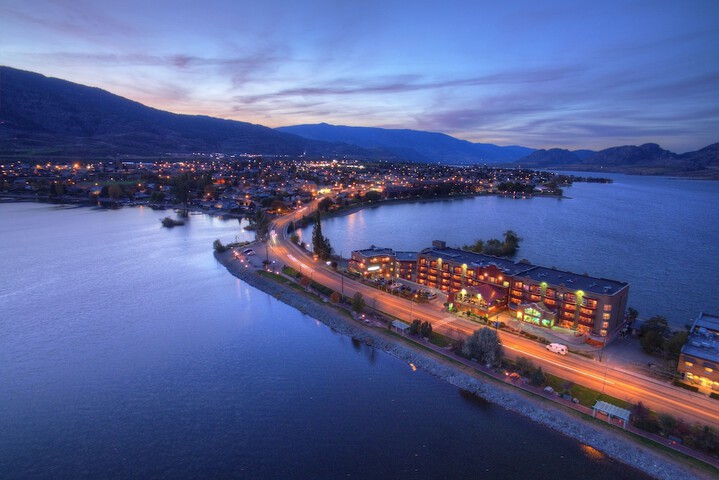 Holiday Inn Hotel & Suites Osoyoos by IHG