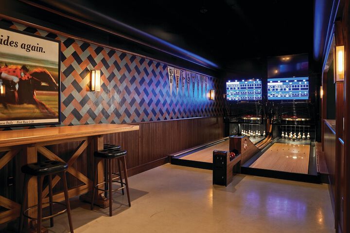 Lounge 64 of 76