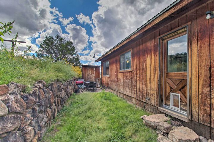 Peaceful Ranch Cabin 3 Mi to Becker Lake!
