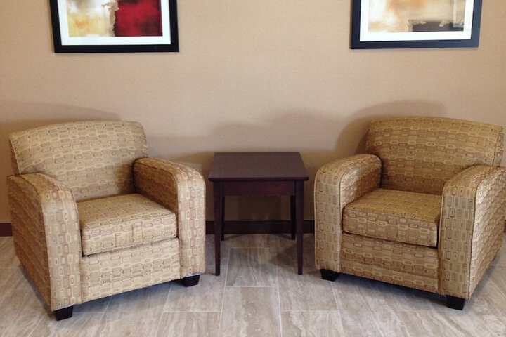 Cobblestone Hotel & Suites – Pulaski / Green Bay