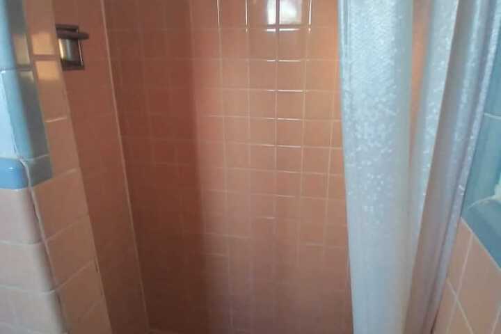 Room 9 of 16
