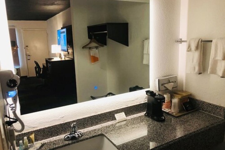Room 22 of 35