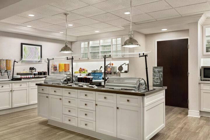 Homewood Suites by Hilton Fort Myers Airport / FGCU