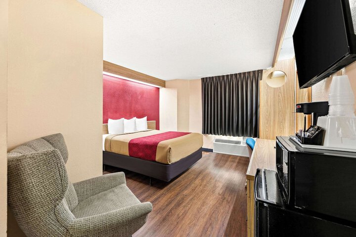 Room 33 of 44