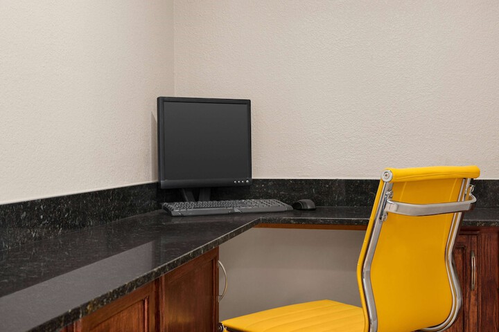 Business Center 31 of 31