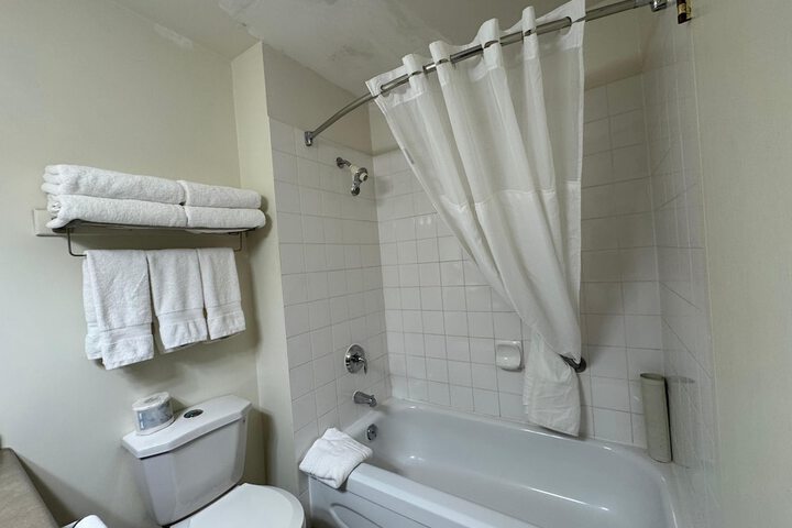 Room 27 of 40