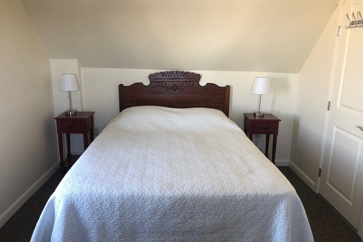 Room 6 of 11