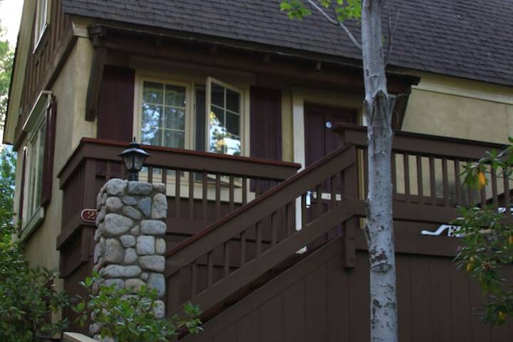 Saddleback Inn