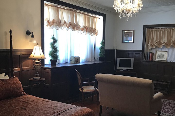 Room 28 of 98