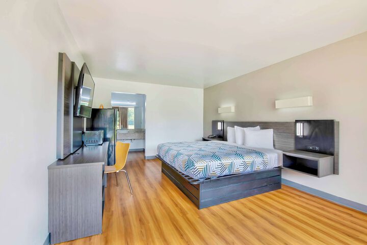 Room 10 of 26
