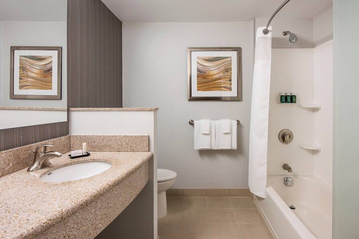 Room 16 of 36
