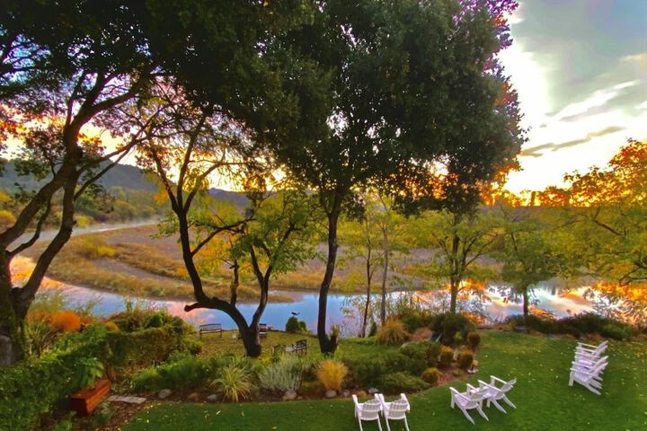 The River Belle Inn