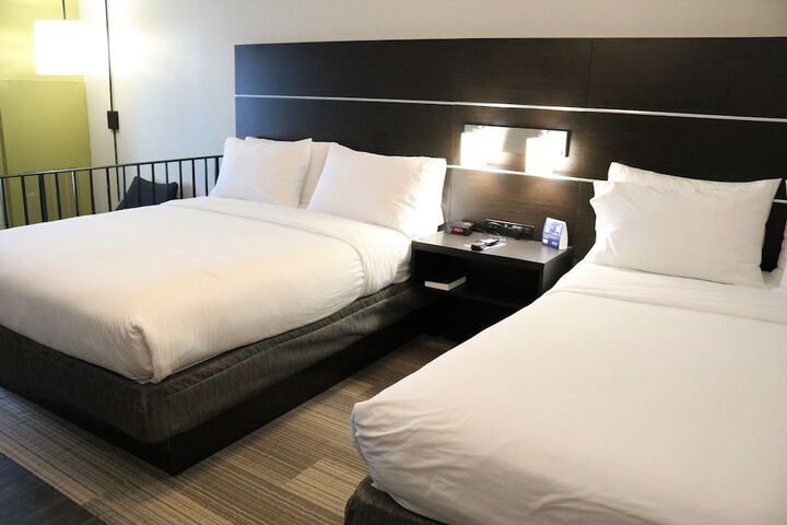 Room 10 of 27