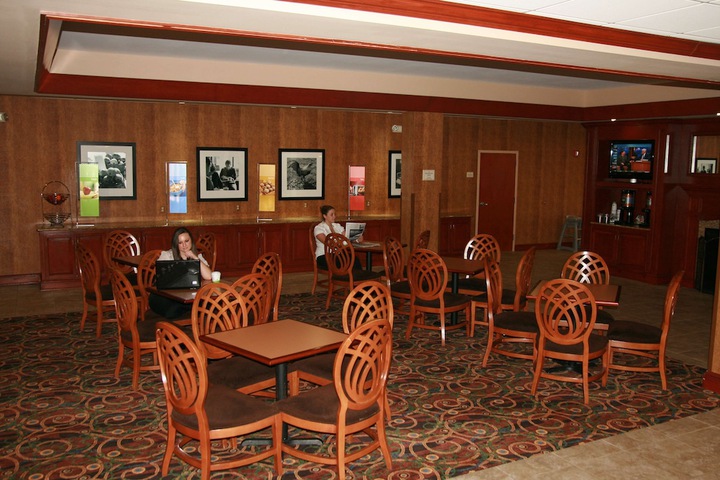 Dining 41 of 47