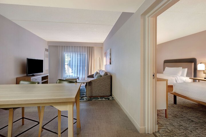 Room 10 of 33