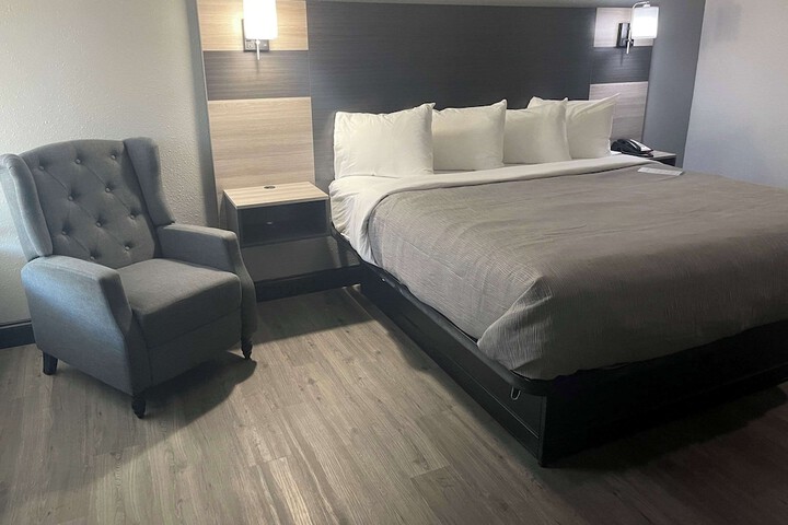 Room 25 of 27