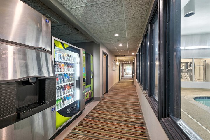 Country Inn & Suites by Radisson Merrillville, IN