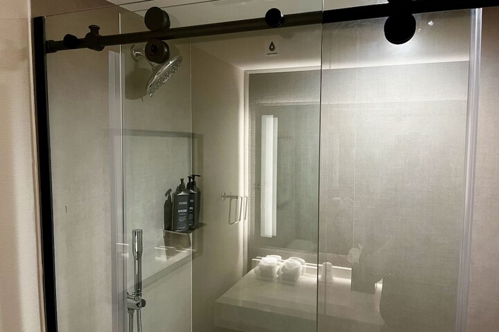 Room 100 of 152
