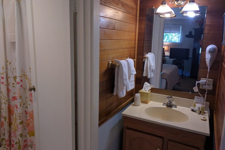 Alexanders Lodge
