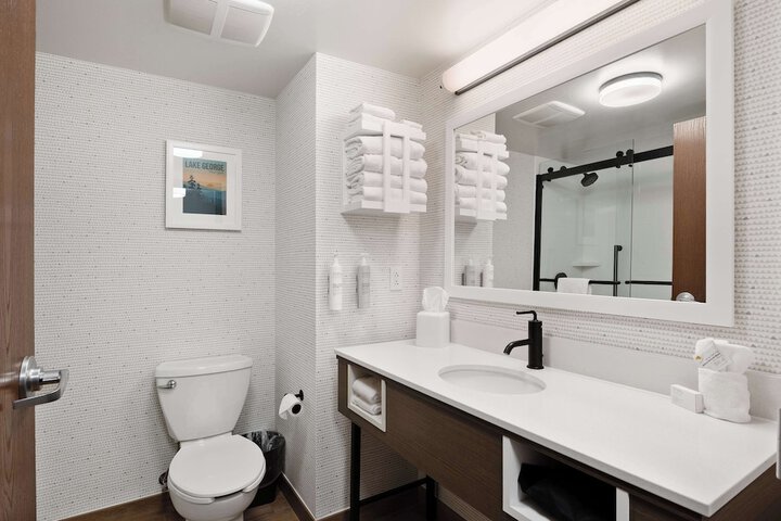 Hampton Inn & Suites Lake George