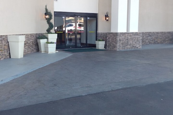 Hotel Exterior 28 of 29