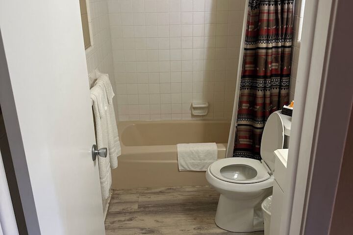 Room 6 of 10