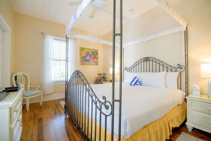 Room 144 of 171