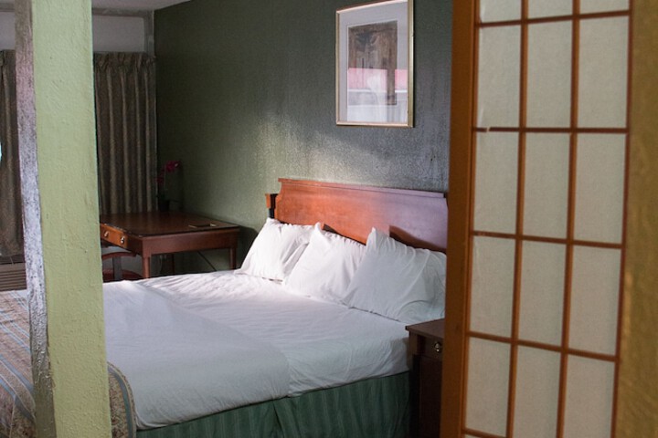 Room 6 of 15