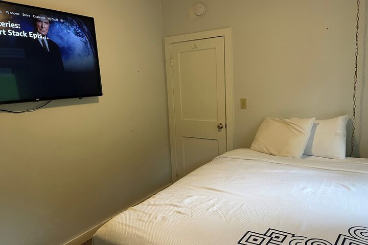 Room 51 of 143