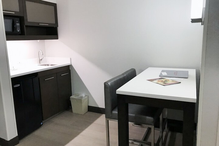 Ramada by Wyndham Suites Orlando Airport