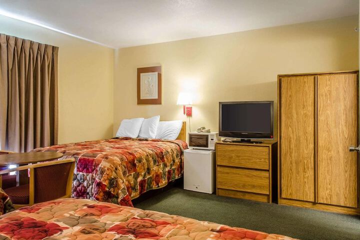 Room 13 of 34