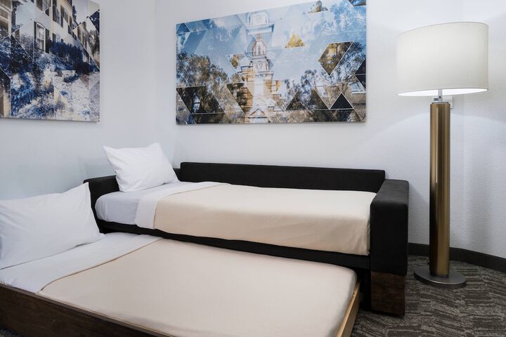Room 14 of 21