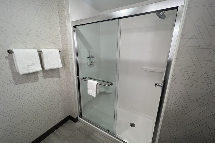 Holiday Inn Express and Suites Tomah by IHG