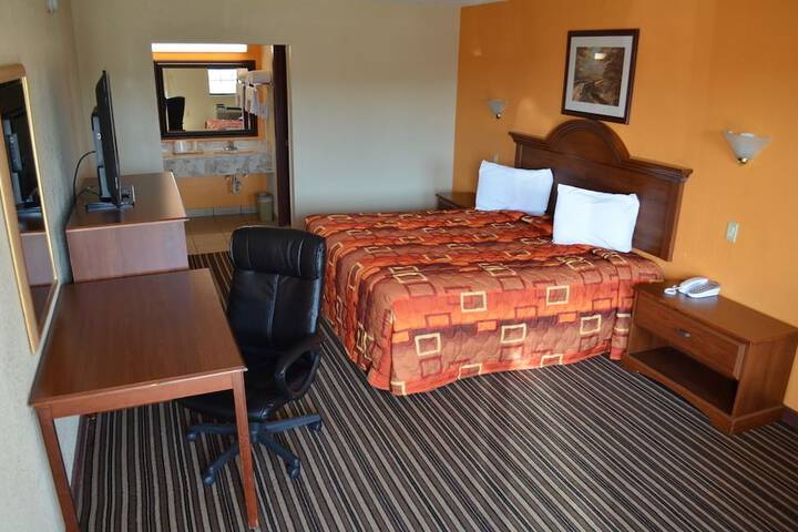 Room 9 of 16