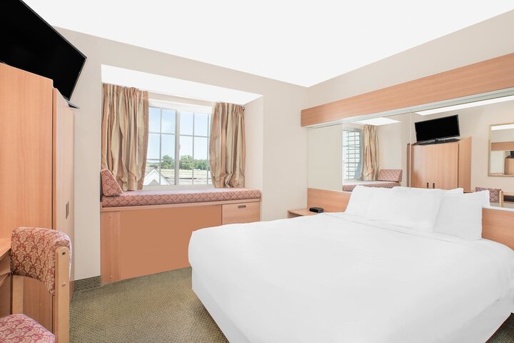 Room 7 of 16