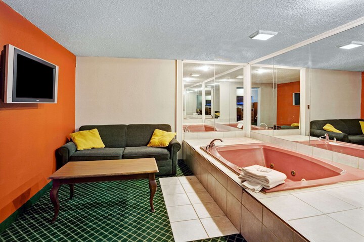Room 11 of 17