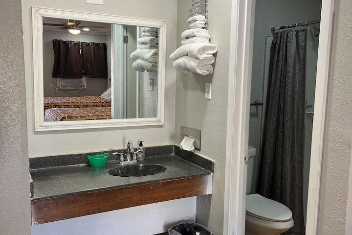 Room 17 of 22