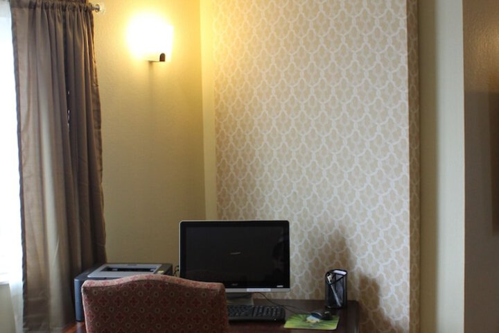 Business Center 26 of 26
