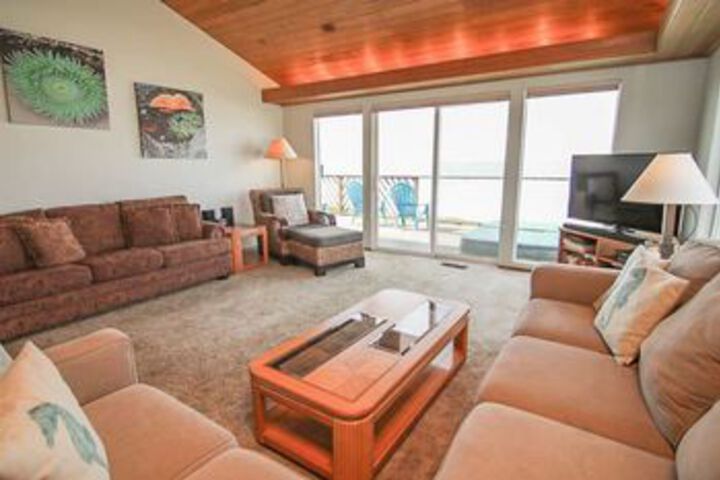 North Jetty 3 Br home by RedAwning